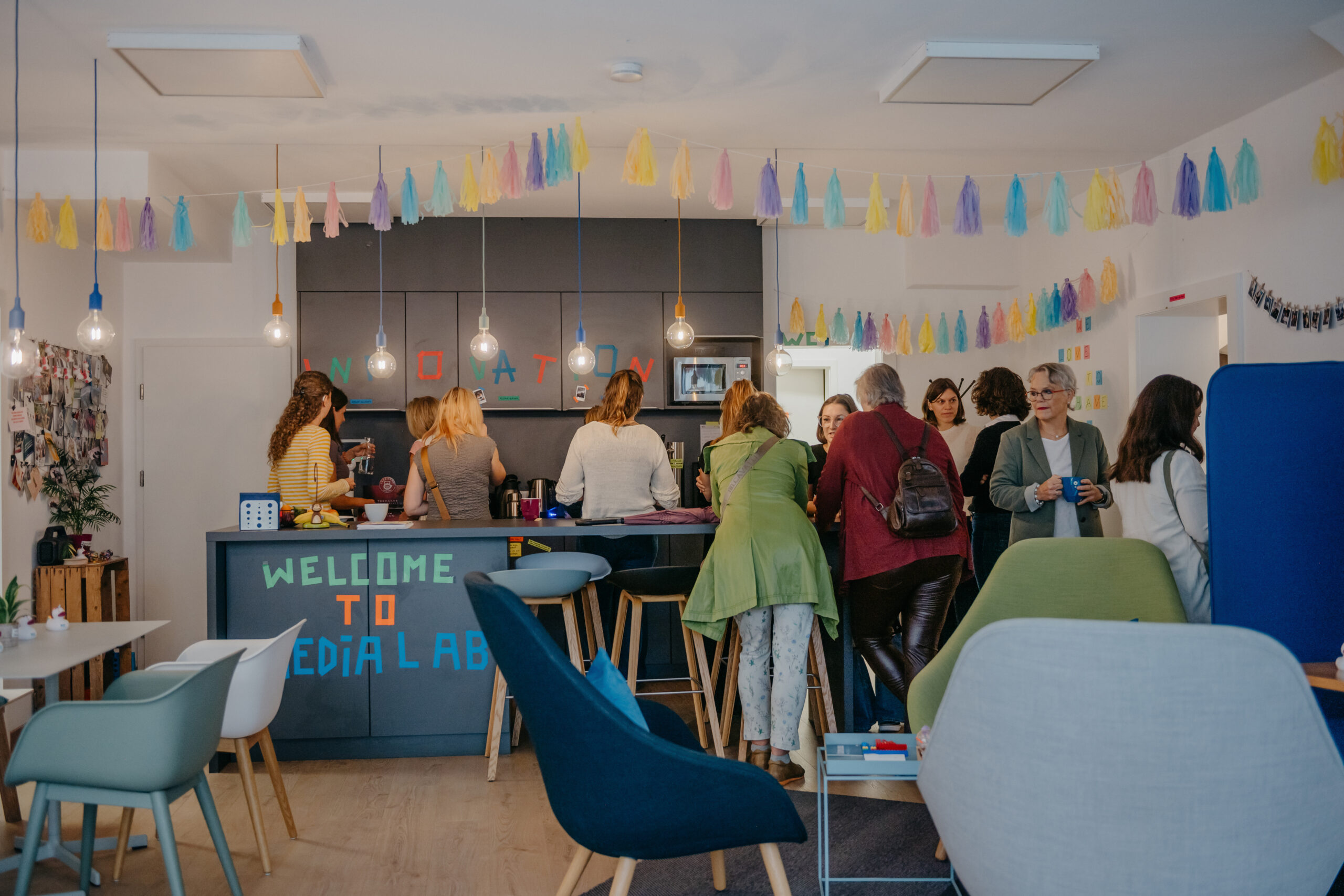 Frauen beim Business & Coffee she leads AN 09.09.2026 Media Lab Ansbach